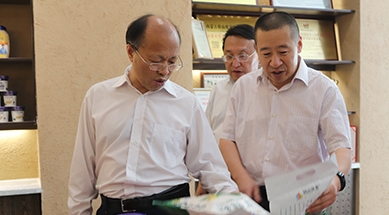 內(nèi)蒙古自治區(qū)政協(xié)黨組書記、主席李秀領考察、調(diào)研我公司